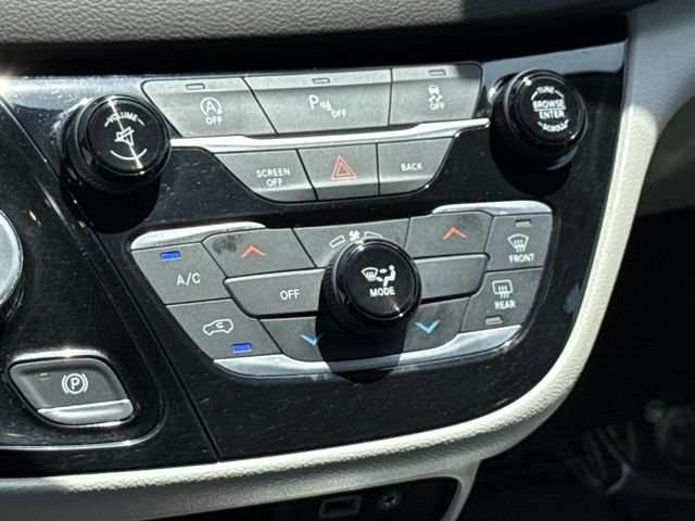 Used 2017 Chrysler Pacifica Touring FWD image 21