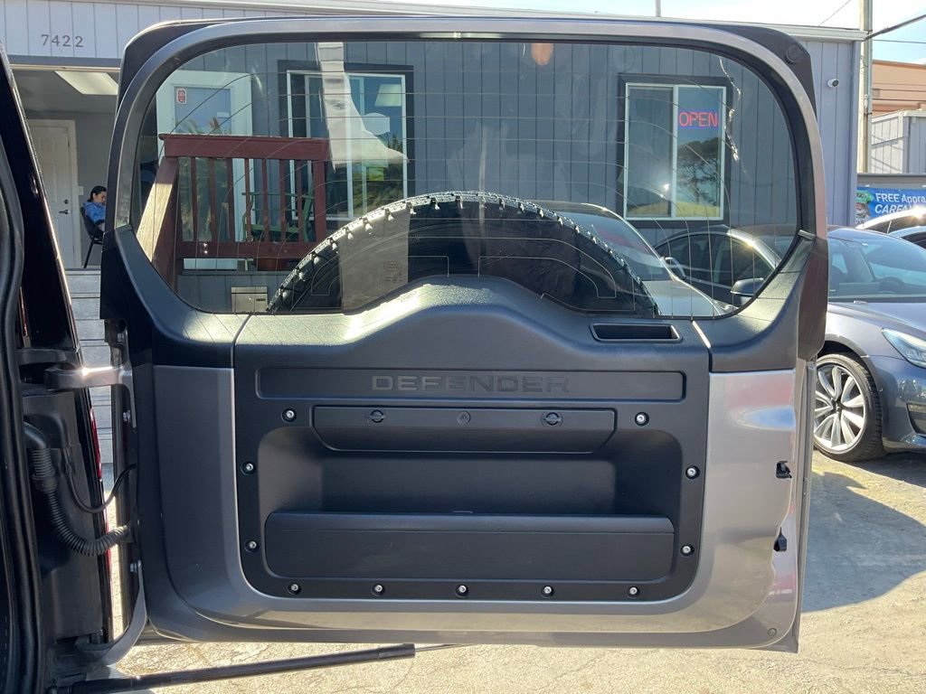 Used 2020 Land Rover Defender 110 HSE AWD/4WD image 10