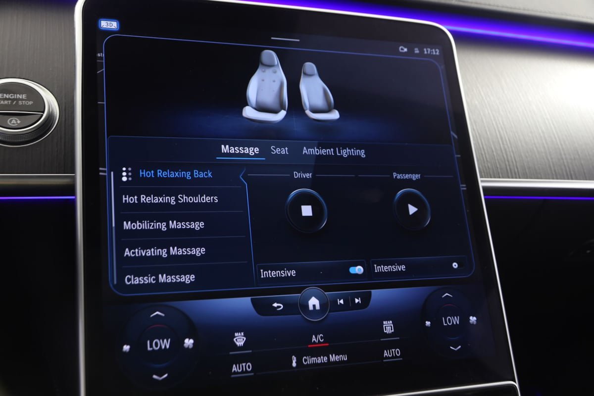 Used 2022 Mercedes-Benz S 500 4MATIC w/ AMG Line Package image 11