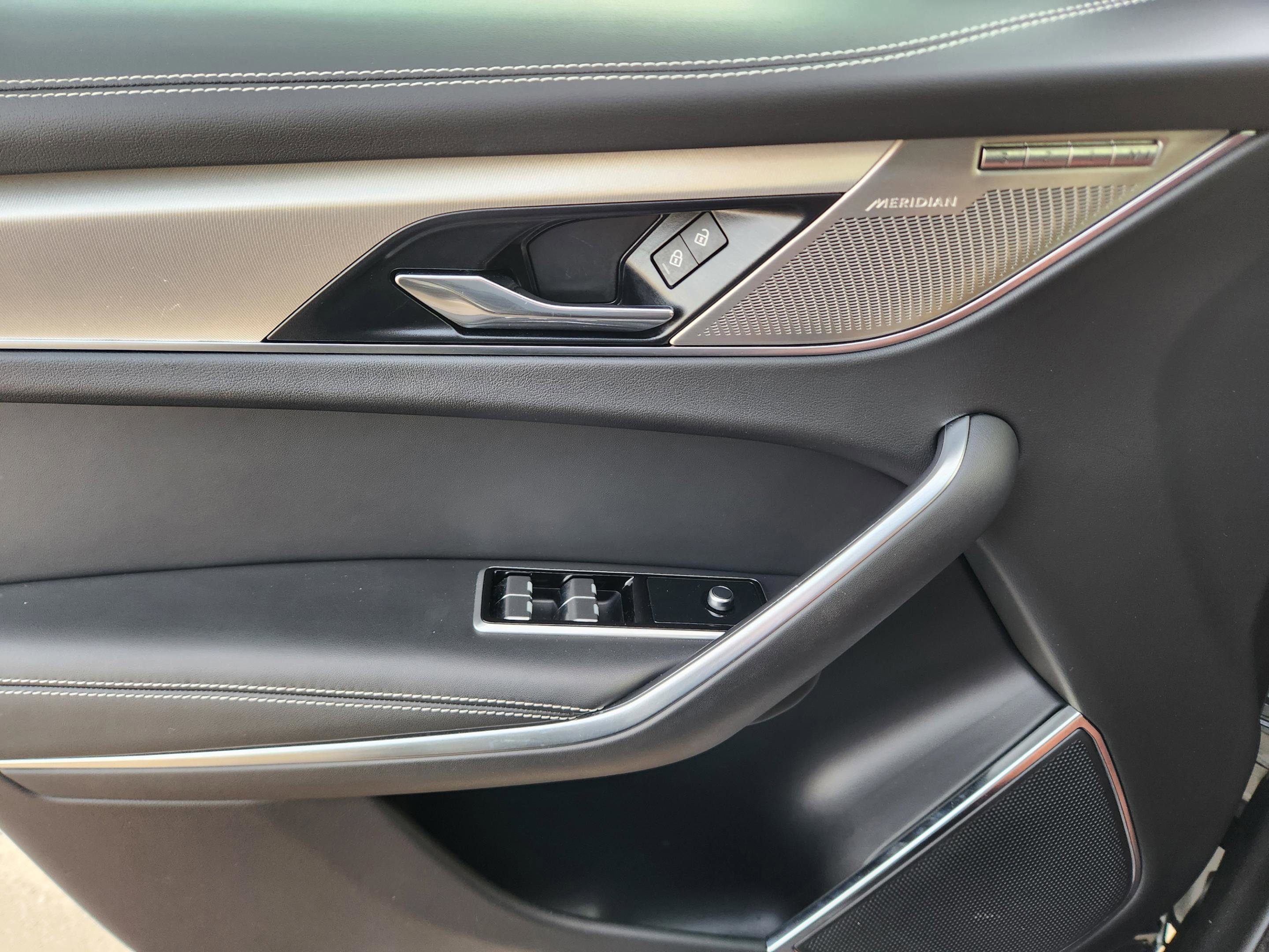 Certified 2023 Jaguar F-PACE R-Dynamic S AWD/4WD image 20