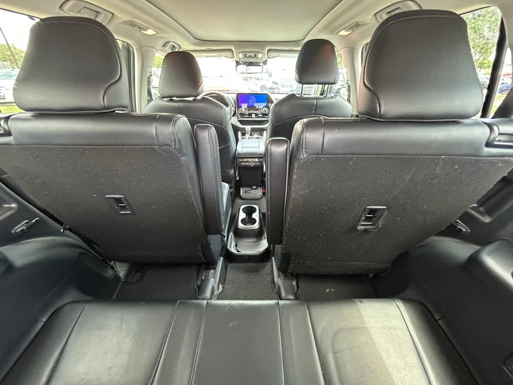 Certified 2024 Toyota Highlander Platinum FWD image 16