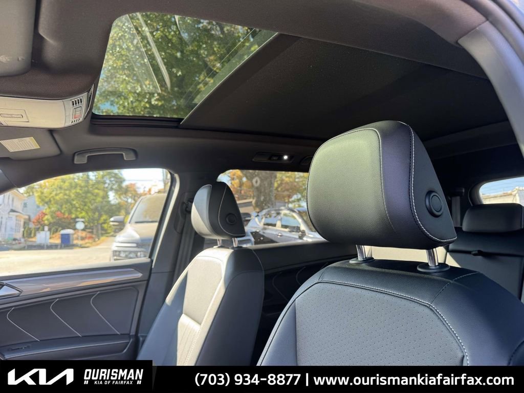 Used 2022 Volkswagen Tiguan SE R-Line image 20