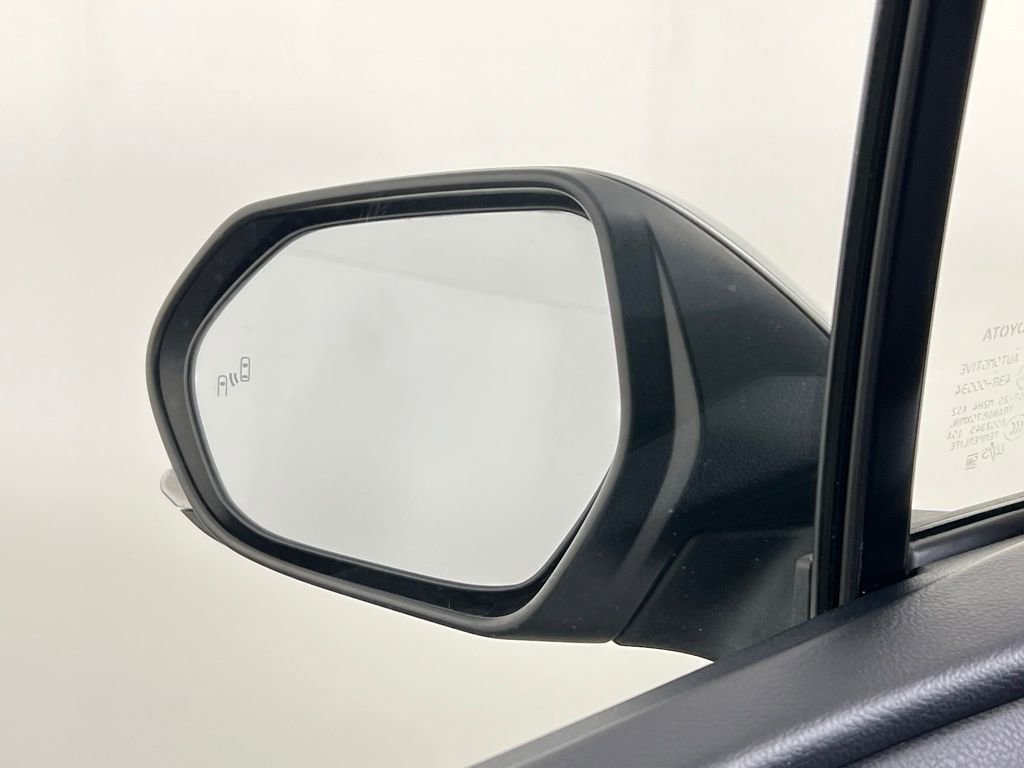 Used 2022 Toyota Prius XLE w/ Premium Convenience Package image 40