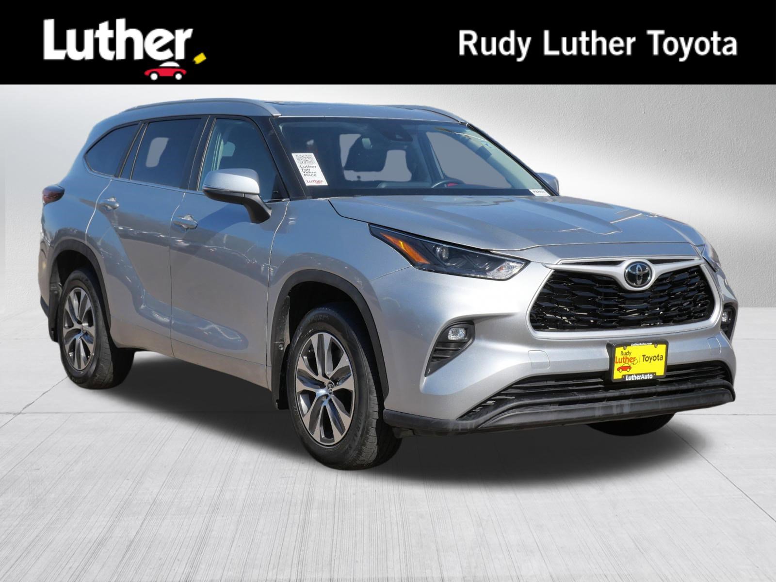 Certified 2024 Toyota Highlander XLE AWD/4WD image 1
