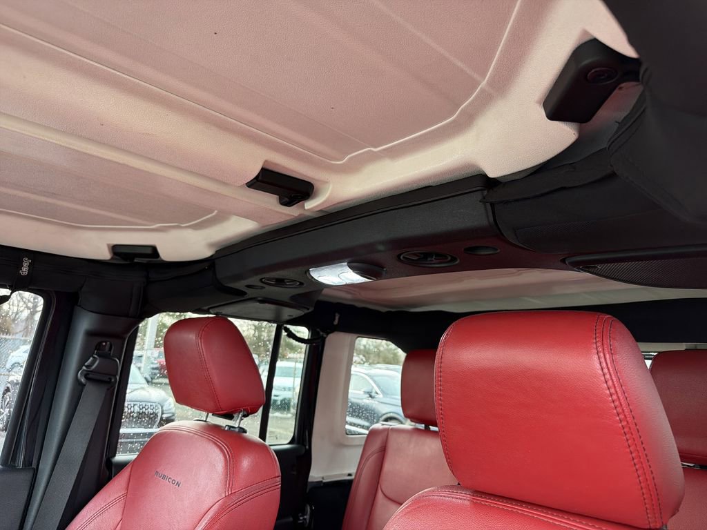 Used 2015 Jeep Wrangler Unlimited Rubicon w/ Dual Top Group AWD/4WD image 27