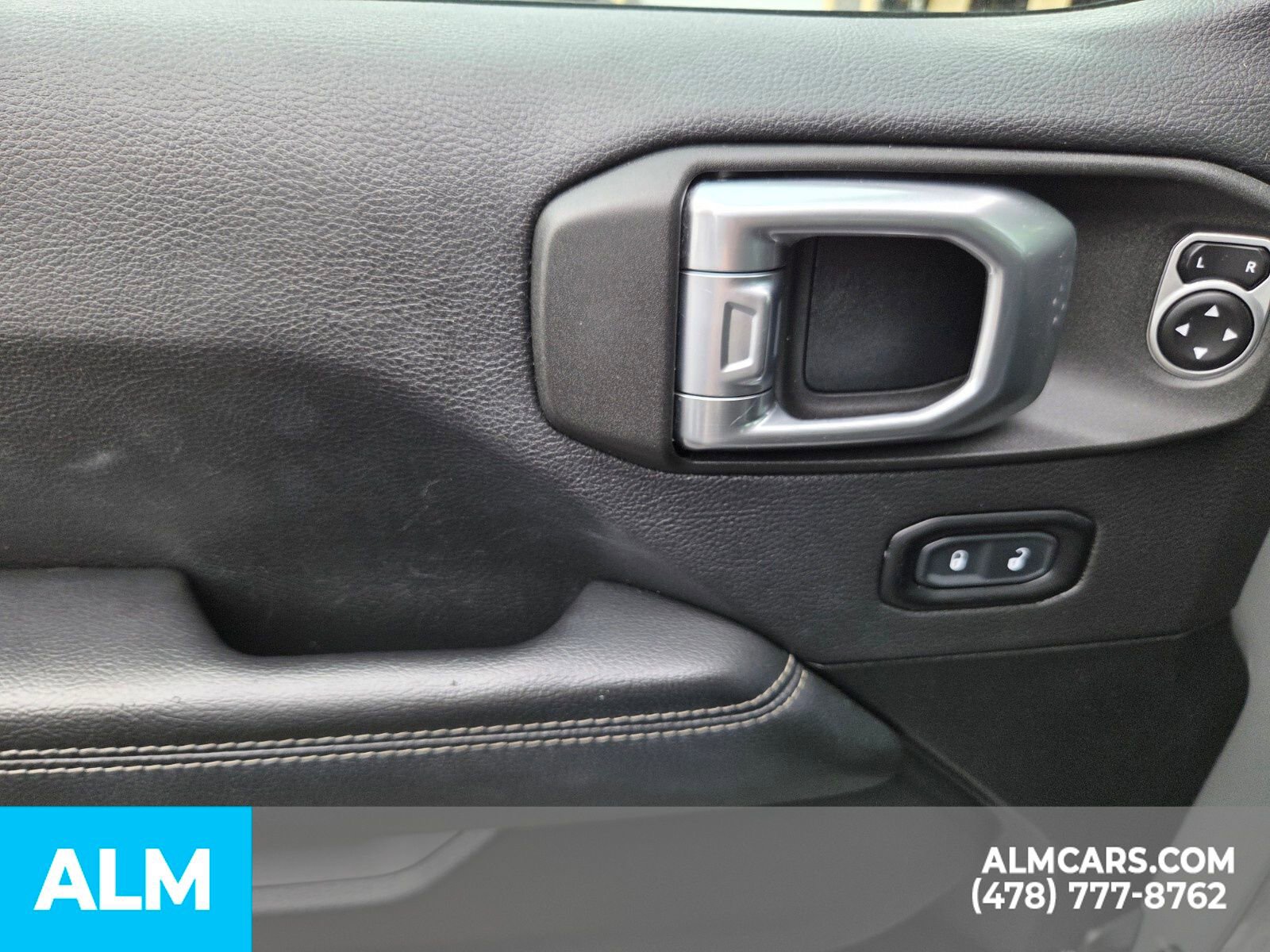 Used 2020 Jeep Wrangler Unlimited Sahara w/ Uconnect 4C Nav & Sound Group AWD/4WD image 15