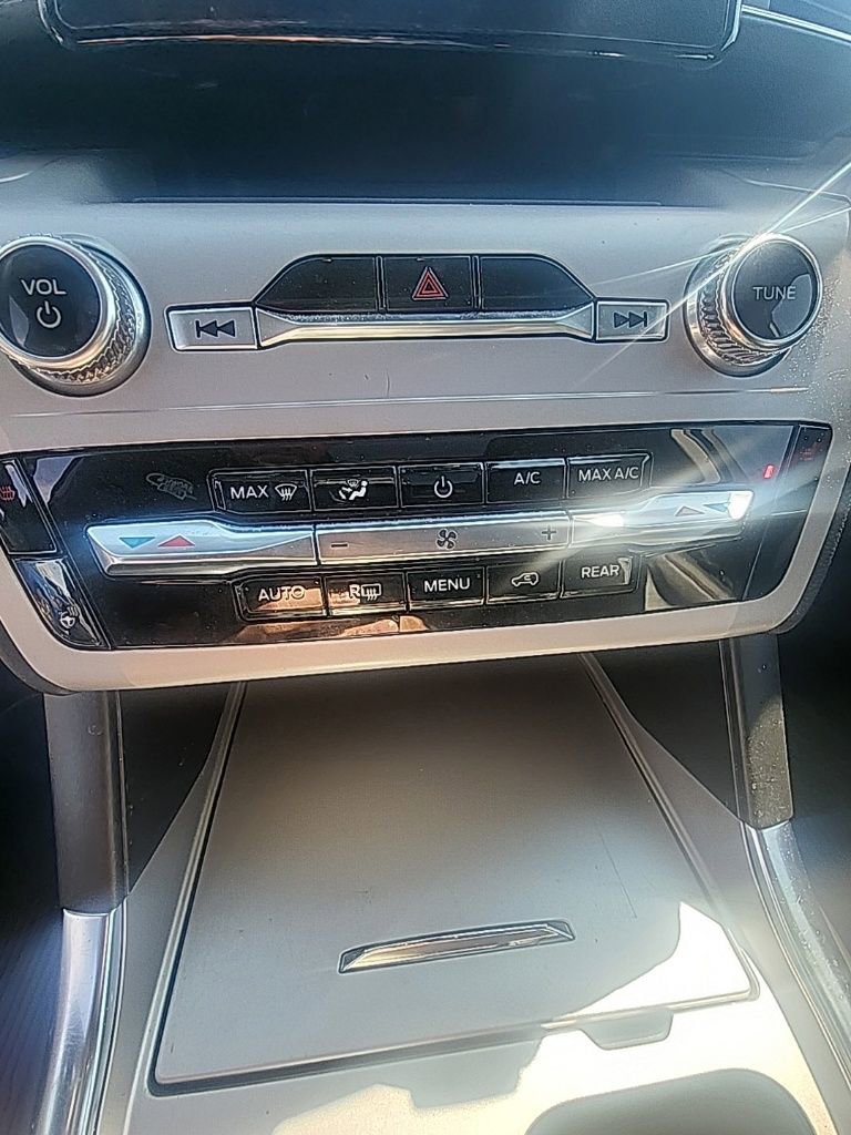 Used 2023 Ford Explorer XLT w/ Equipment Group 202A image 24