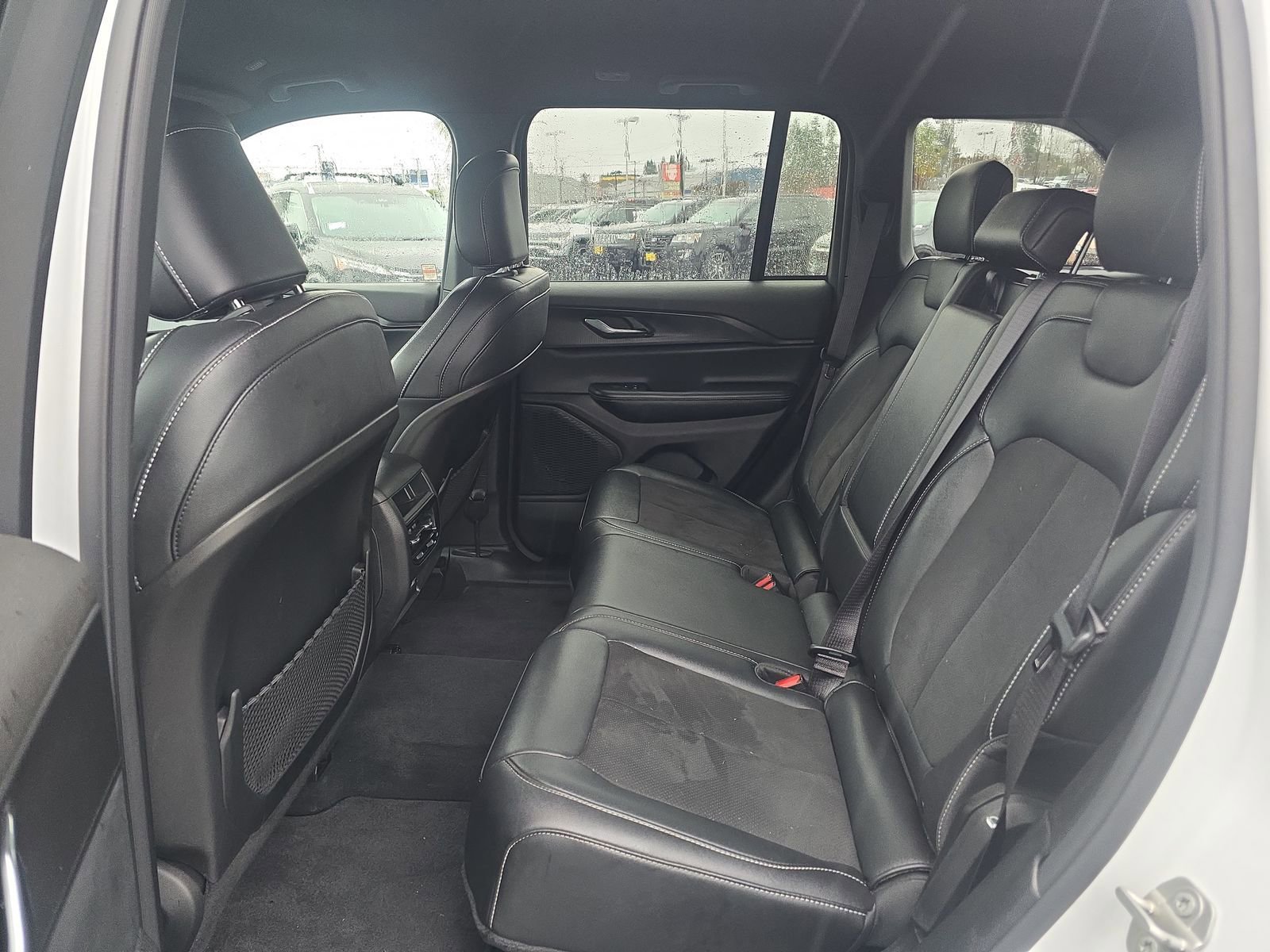 Used 2024 Jeep Grand Cherokee Altitude image 27