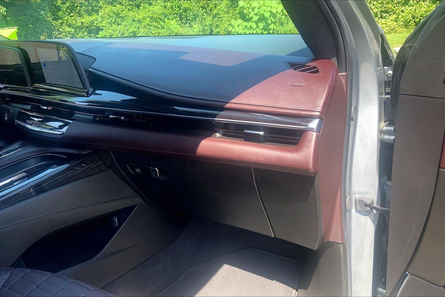 Certified 2024 Cadillac Escalade V AWD/4WD image 17