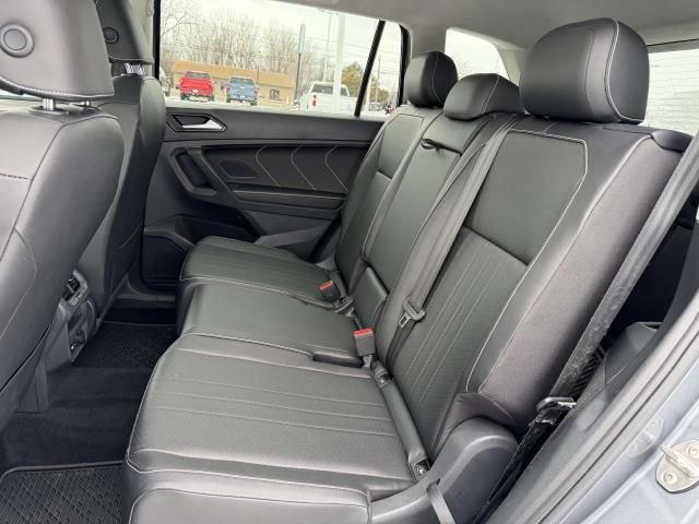 Used 2023 Volkswagen Tiguan SE image 24