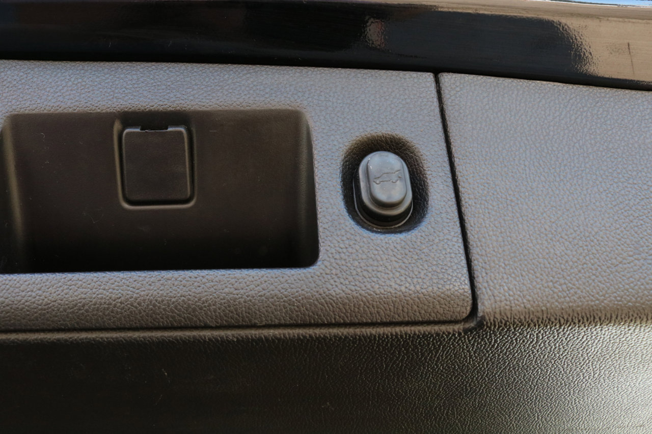 Used 2017 Cadillac Escalade Premium Luxury image 46