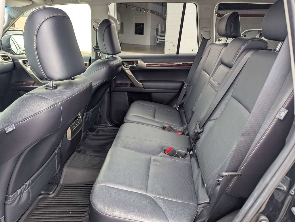 Used 2018 Lexus GX 460 Premium w/ Premium Package AWD/4WD image 14