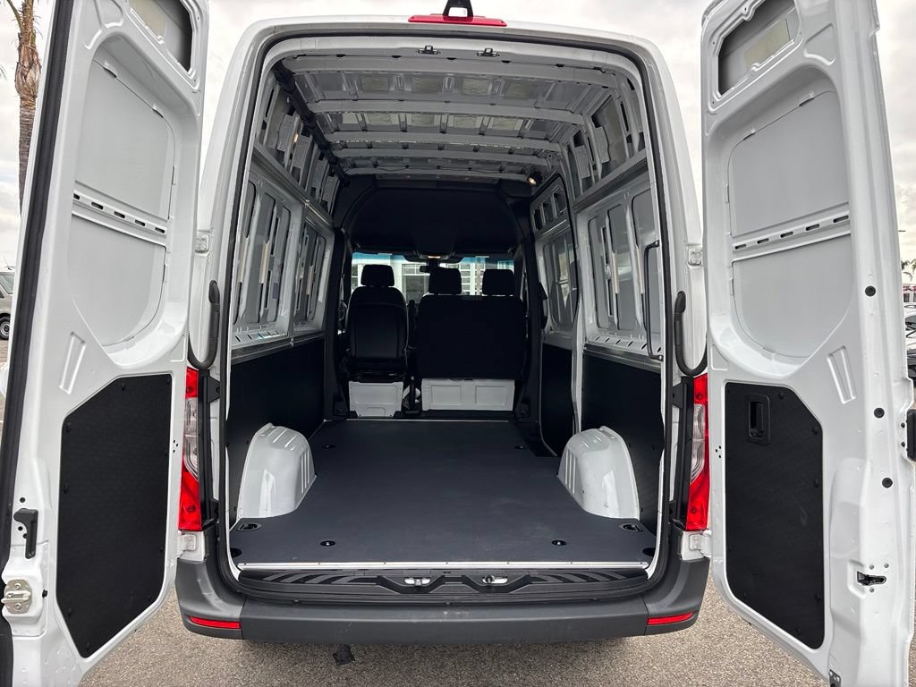 Used 2025 Mercedes-Benz Sprinter 2500 image 27