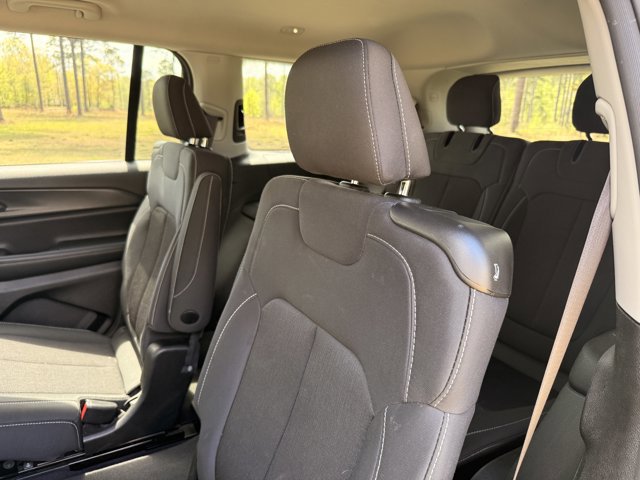 Used 2023 Jeep Grand Cherokee L Laredo image 26