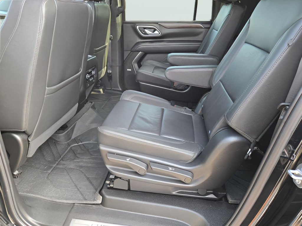 Used 2023 Chevrolet Suburban Z71 w/ Luxury Package AWD/4WD image 23