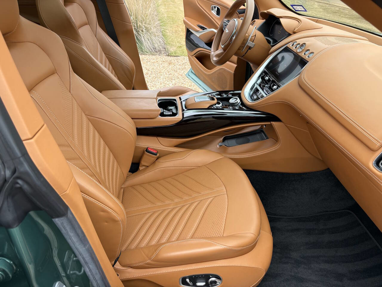 Used 2024 Aston Martin DBX 707 image 12