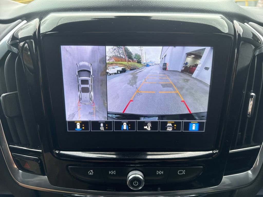 Used 2023 Chevrolet Traverse RS image 33