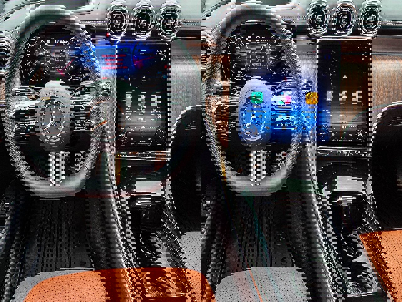 Used 2025 Mercedes-Benz GLC 300 4MATIC image 31