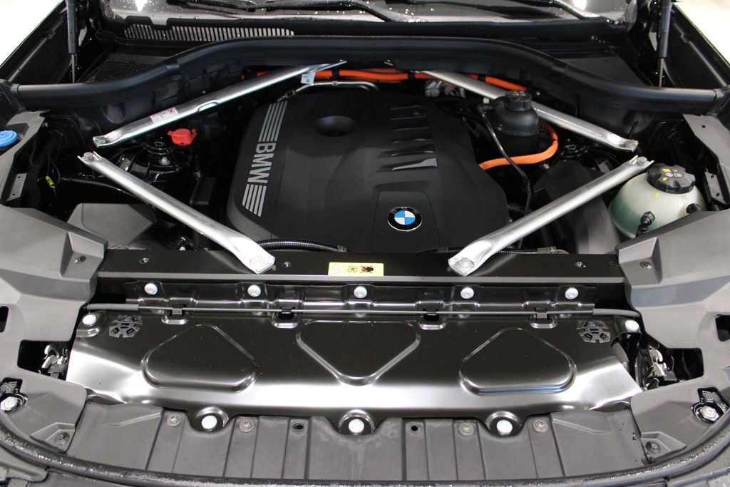 New 2026 BMW X5 xDrive50e w/ Climate Comfort Package AWD/4WD image 8