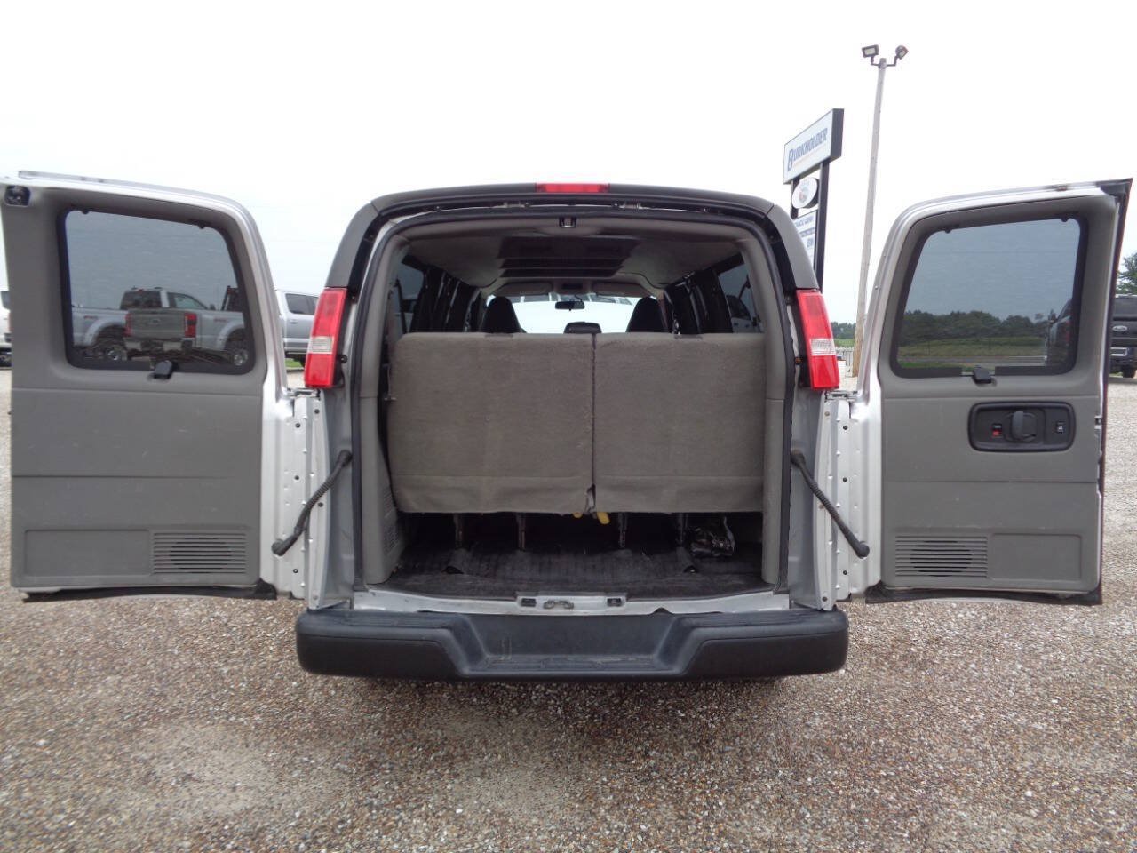 Used 2019 Chevrolet Express 3500 LS RWD image 24