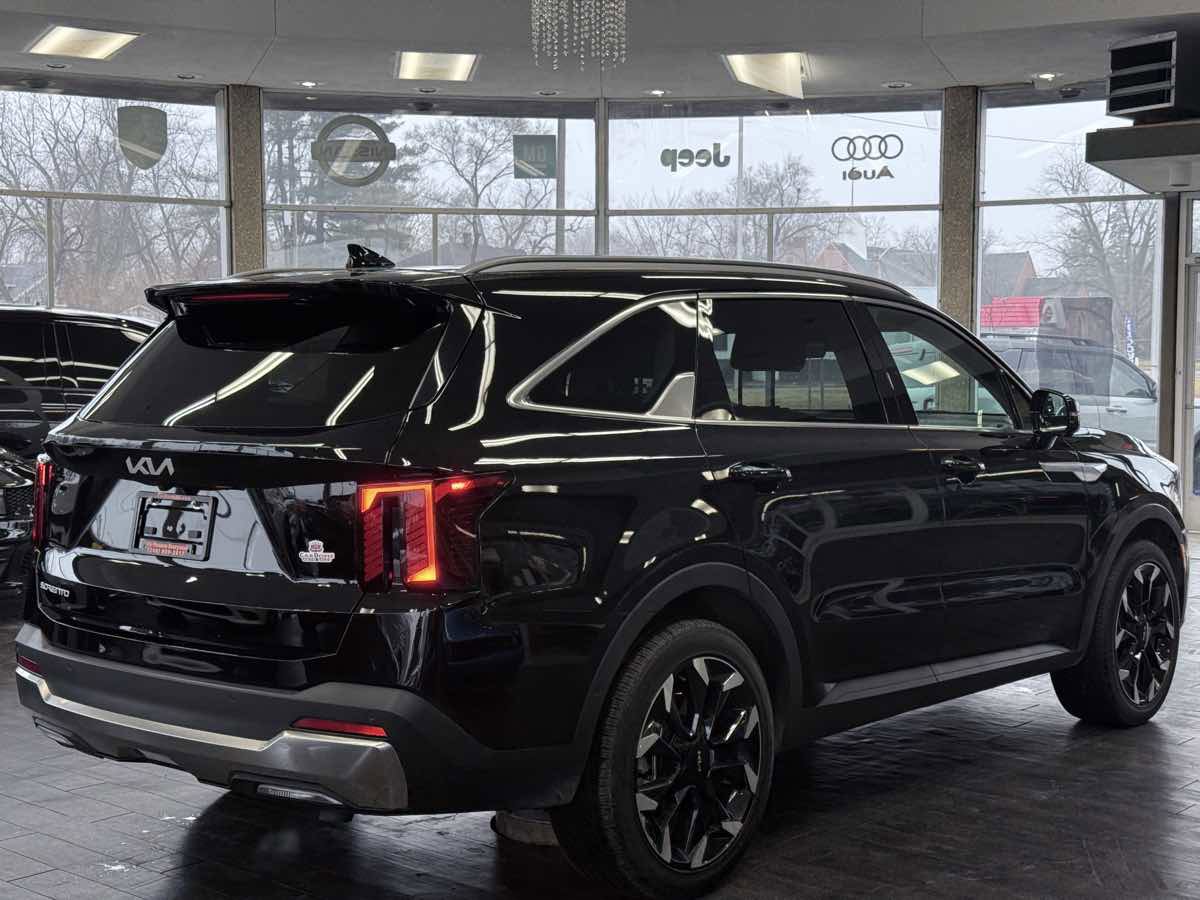Used 2025 Kia Sorento SX image 9