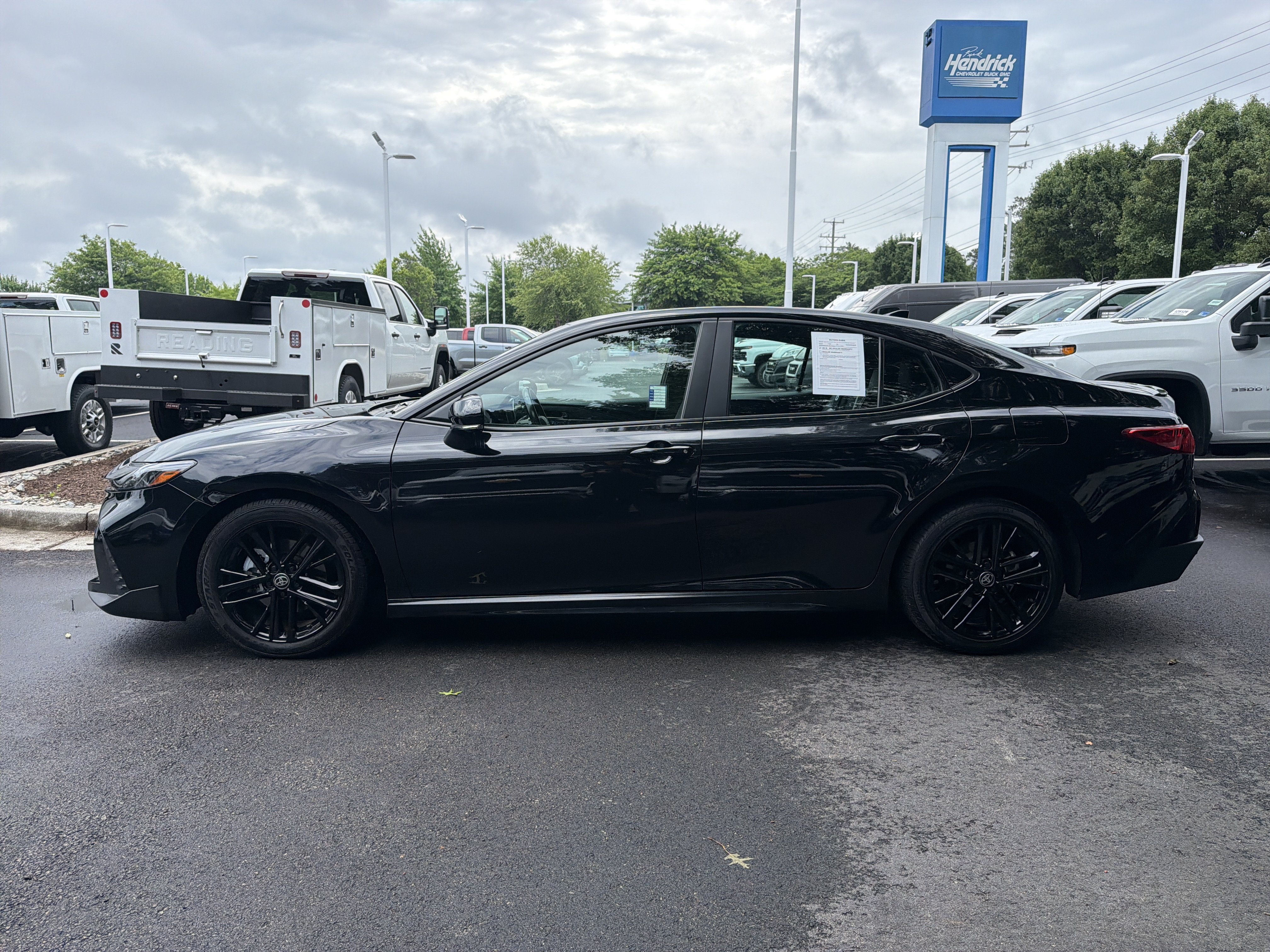 Used 2025 Toyota Camry SE FWD image 7