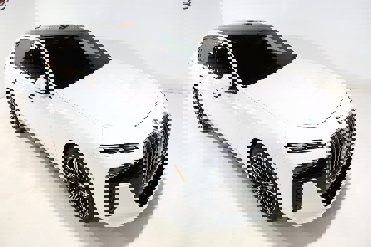 Used 2023 BMW 760i xDrive image 6