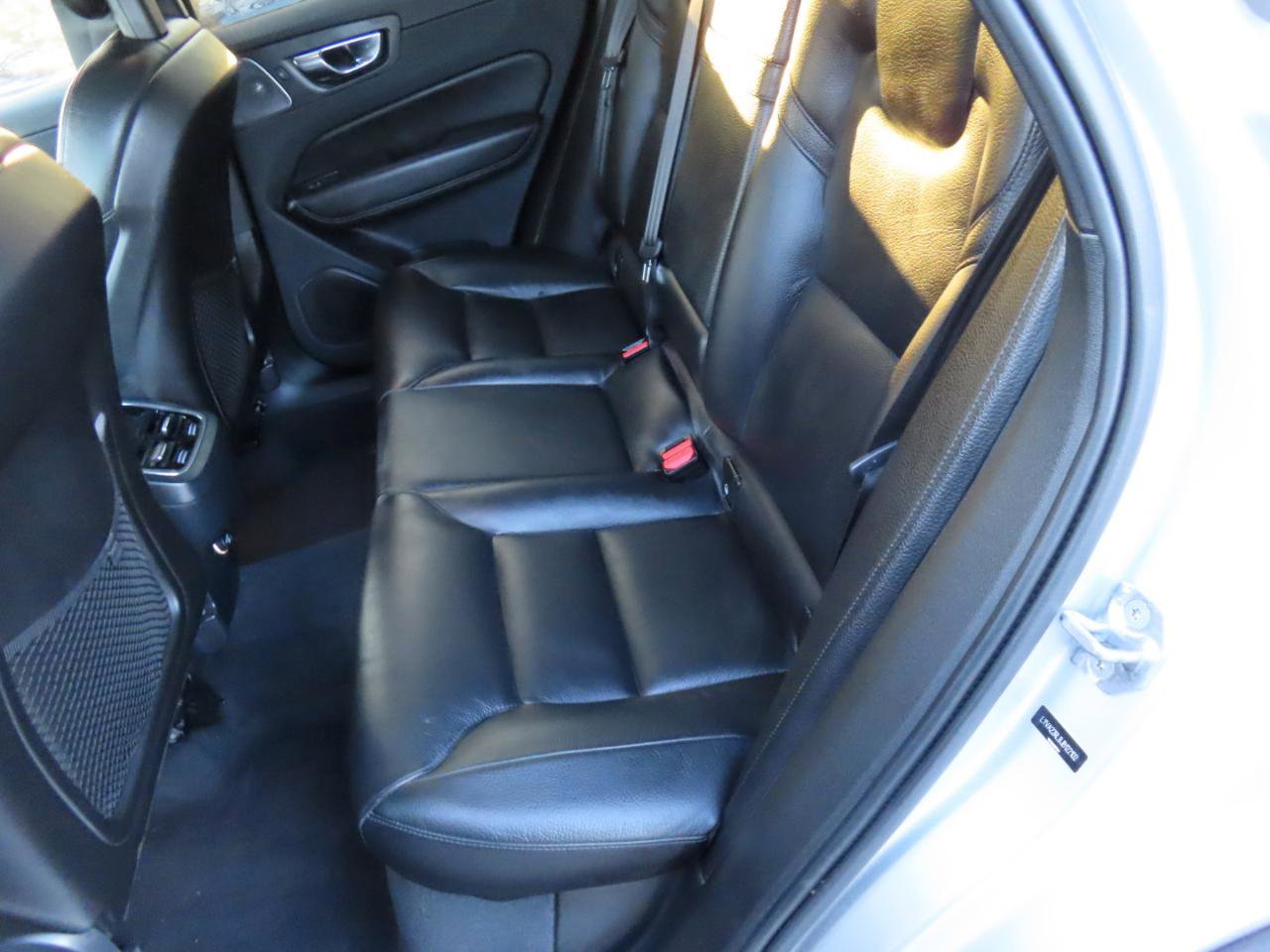 Used 2018 Volvo XC60 T6 Inscription w/ Convenience Package image 7