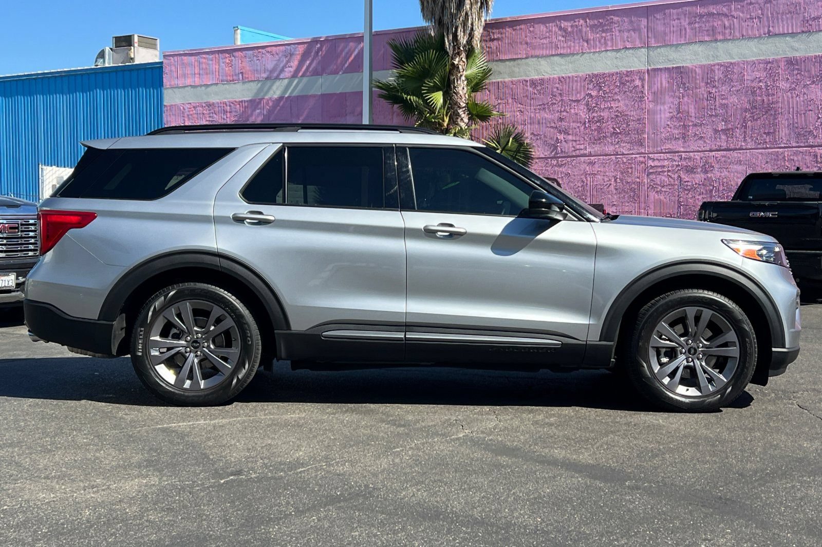 Used 2022 Ford Explorer XLT w/ Equipment Group 202A RWD image 3