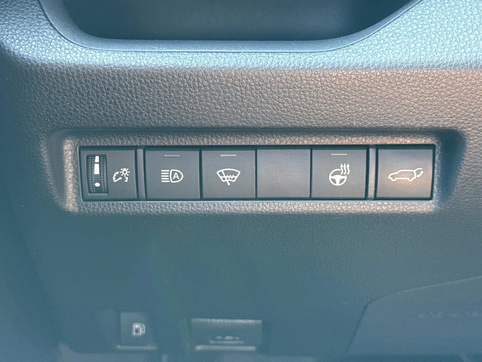 Used 2021 Toyota RAV4 SE image 13