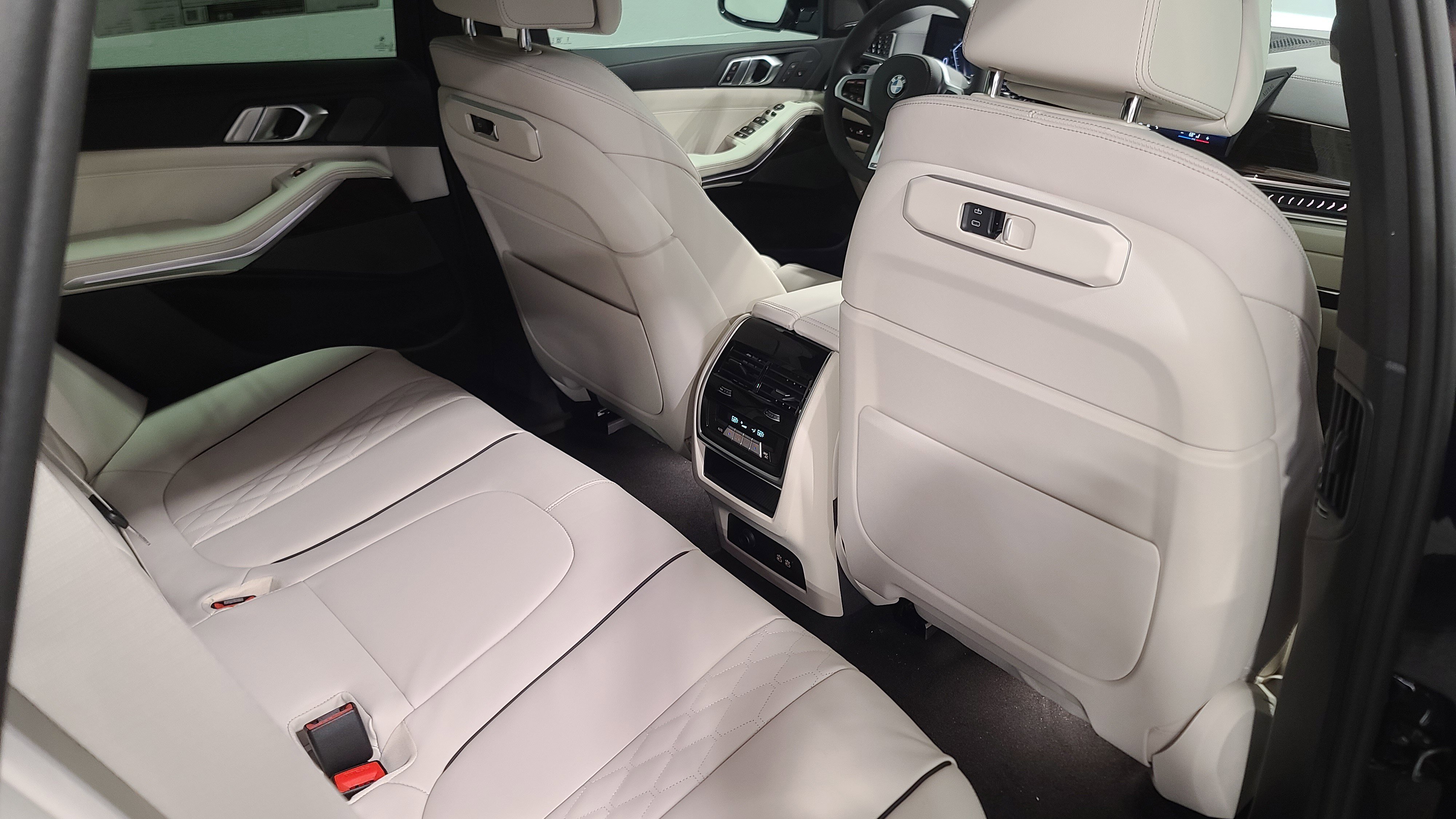 New 2026 BMW X5 xDrive40i w/ M Sport Package image 28