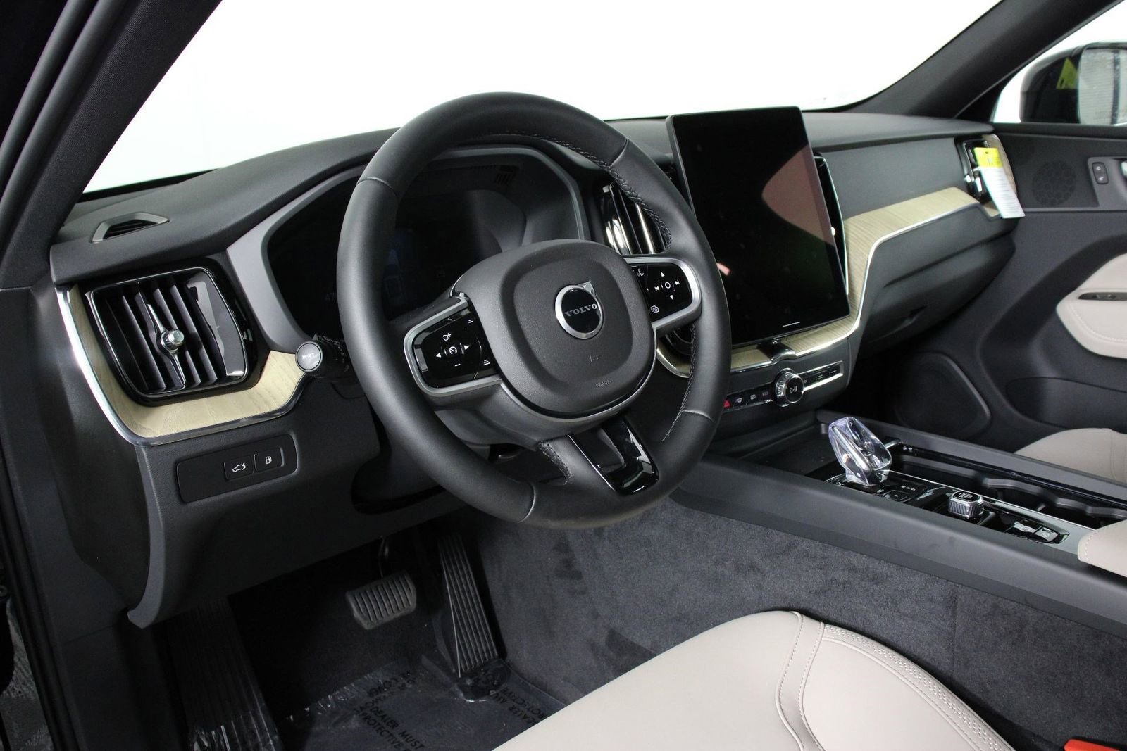 New 2026 Volvo XC60 T8 Plus w/ Protection Package Premier image 8