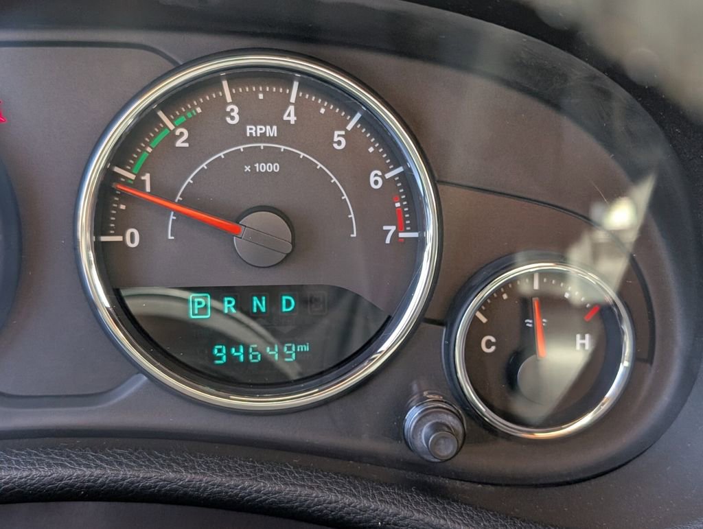 Used 2017 Jeep Wrangler Unlimited Sahara w/ Connectivity Group image 27