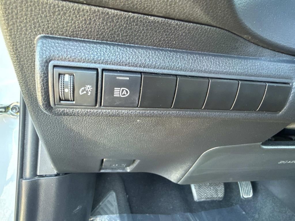 Used 2024 Toyota Corolla LE image 31