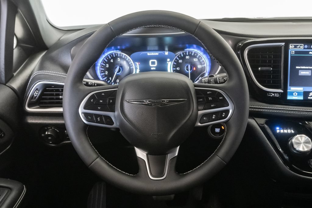 New 2026 Chrysler Pacifica Select FWD image 12