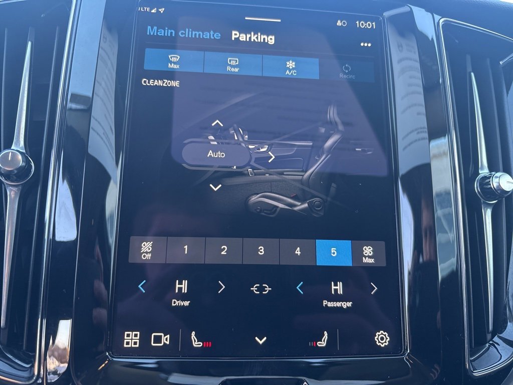 Used 2025 Volvo XC60 B5 Plus image 28