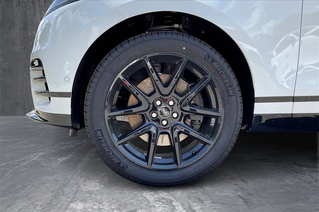 New 2026 Land Rover Range Rover Velar Dynamic SE image 13