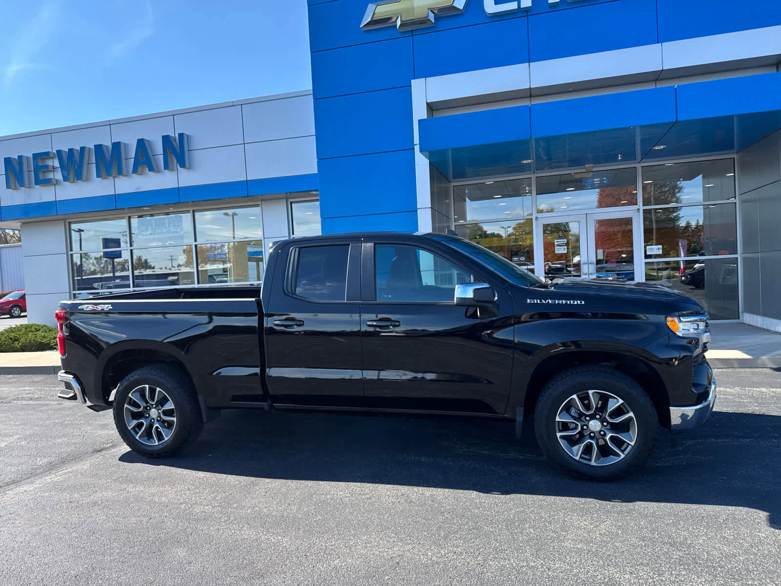 Used 2023 Chevrolet Silverado 1500 LT image 2