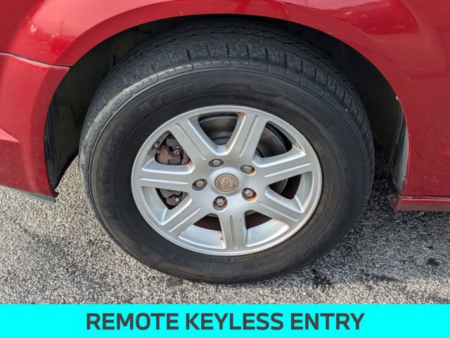 Used 2010 Chrysler Town & Country Touring image 11