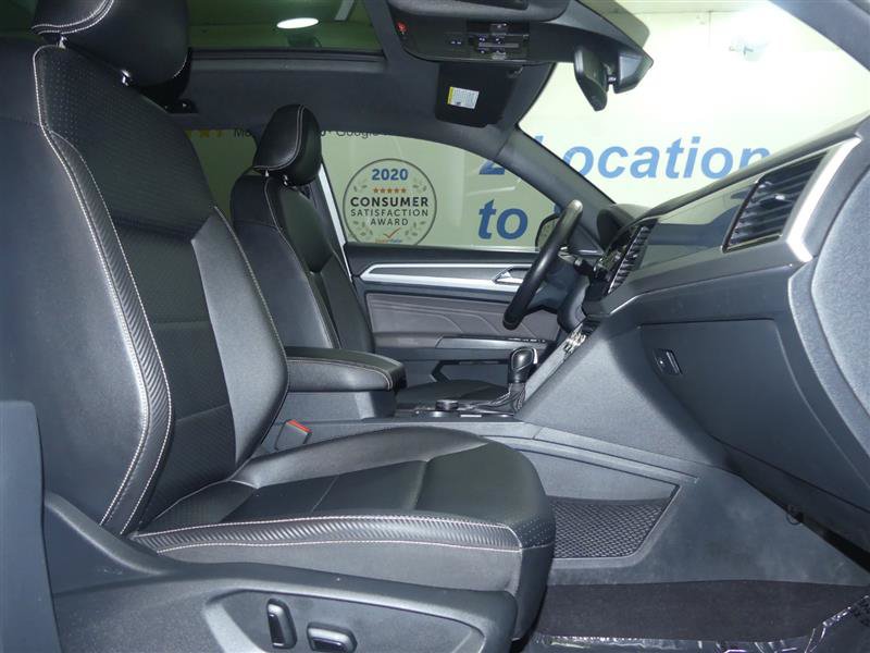Used 2022 Volkswagen Atlas Cross Sport SEL R-Line AWD/4WD image 8