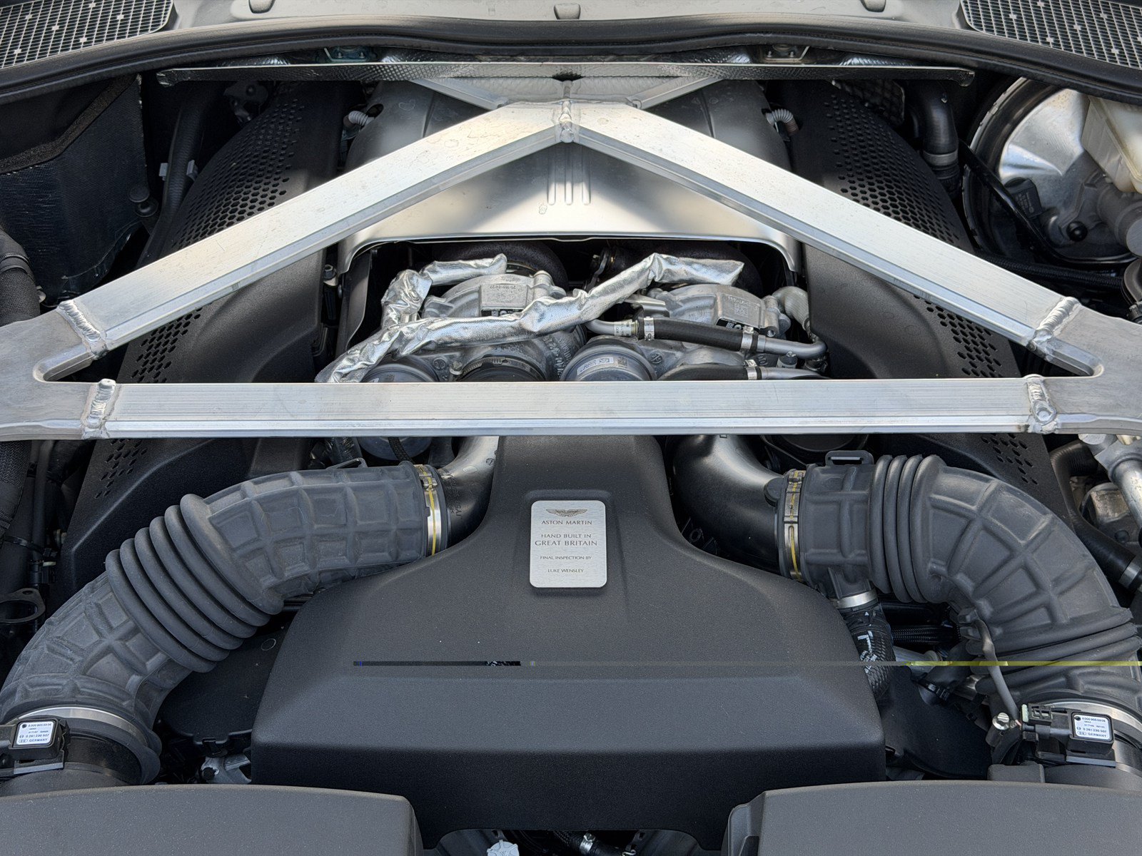 Used 2022 Aston Martin V8 Vantage Coupe RWD image 19