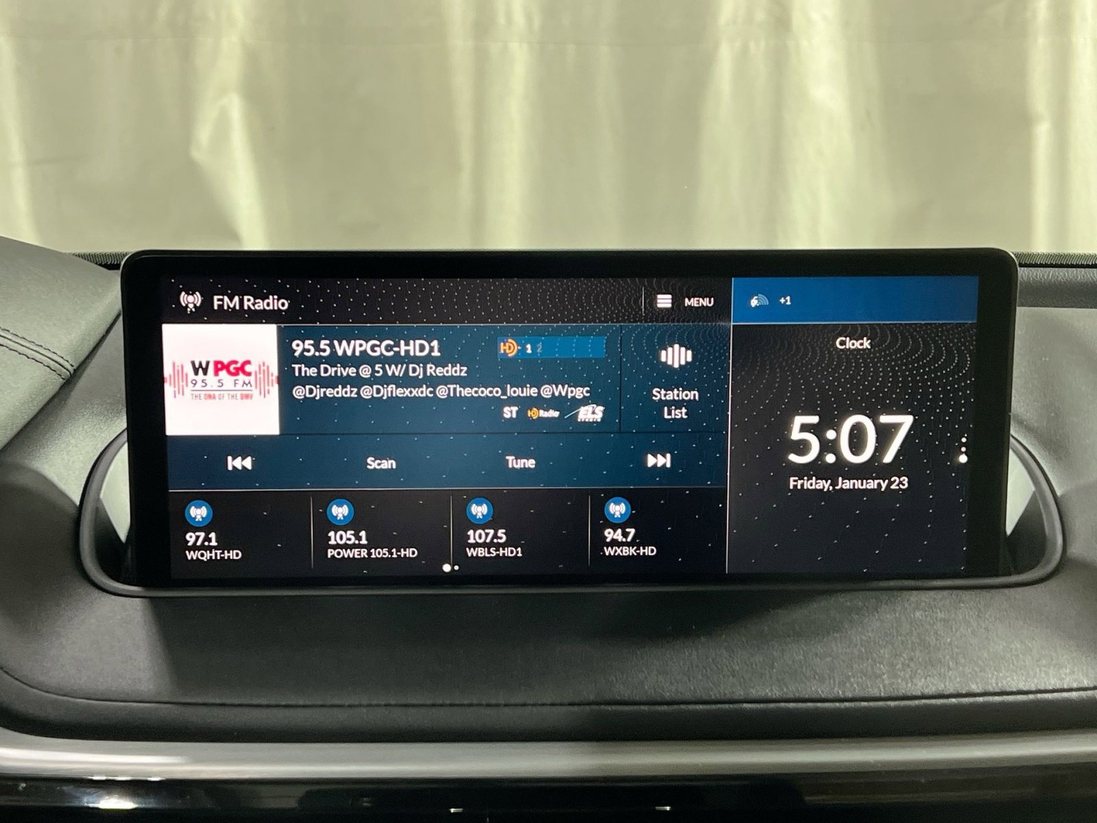 Used 2023 Acura MDX SH-AWD w/ Technology Package image 15