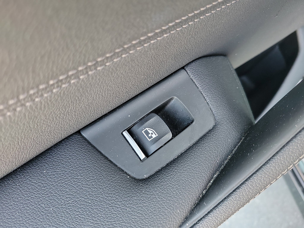 Used 2023 BMW 530e w/ Convenience Package RWD image 16