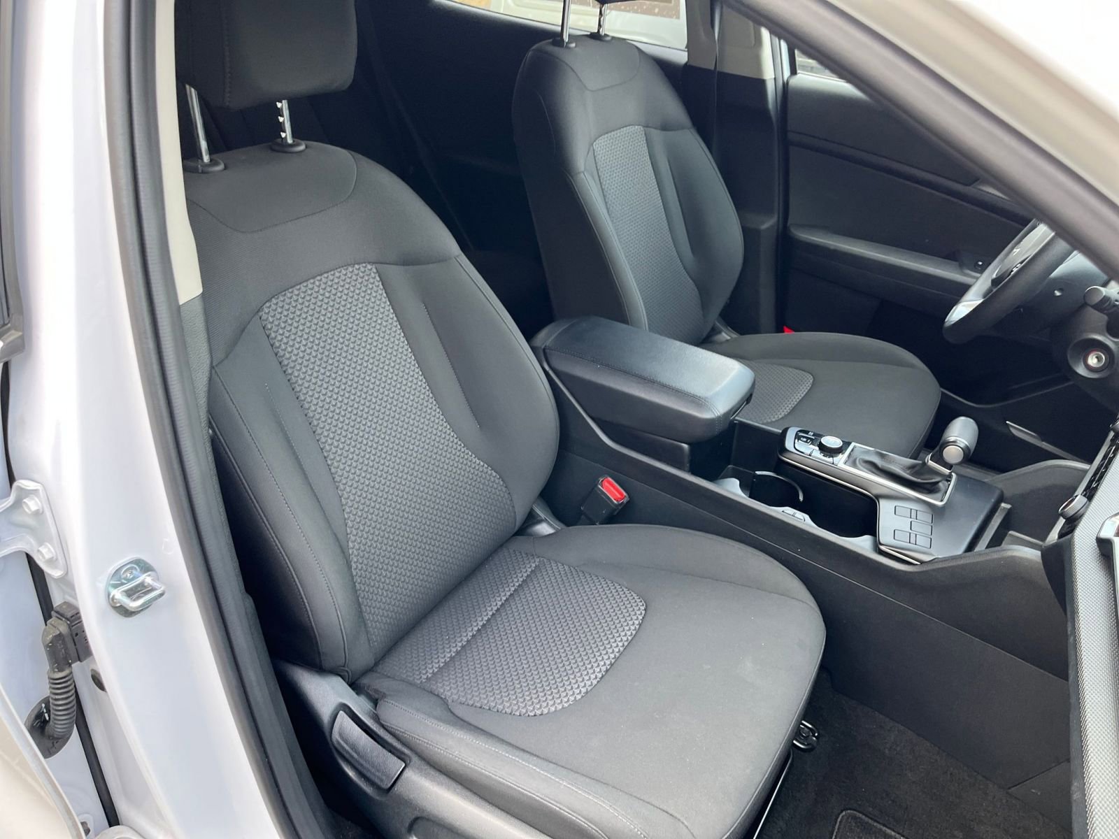 Used 2025 Kia Sportage LX image 35