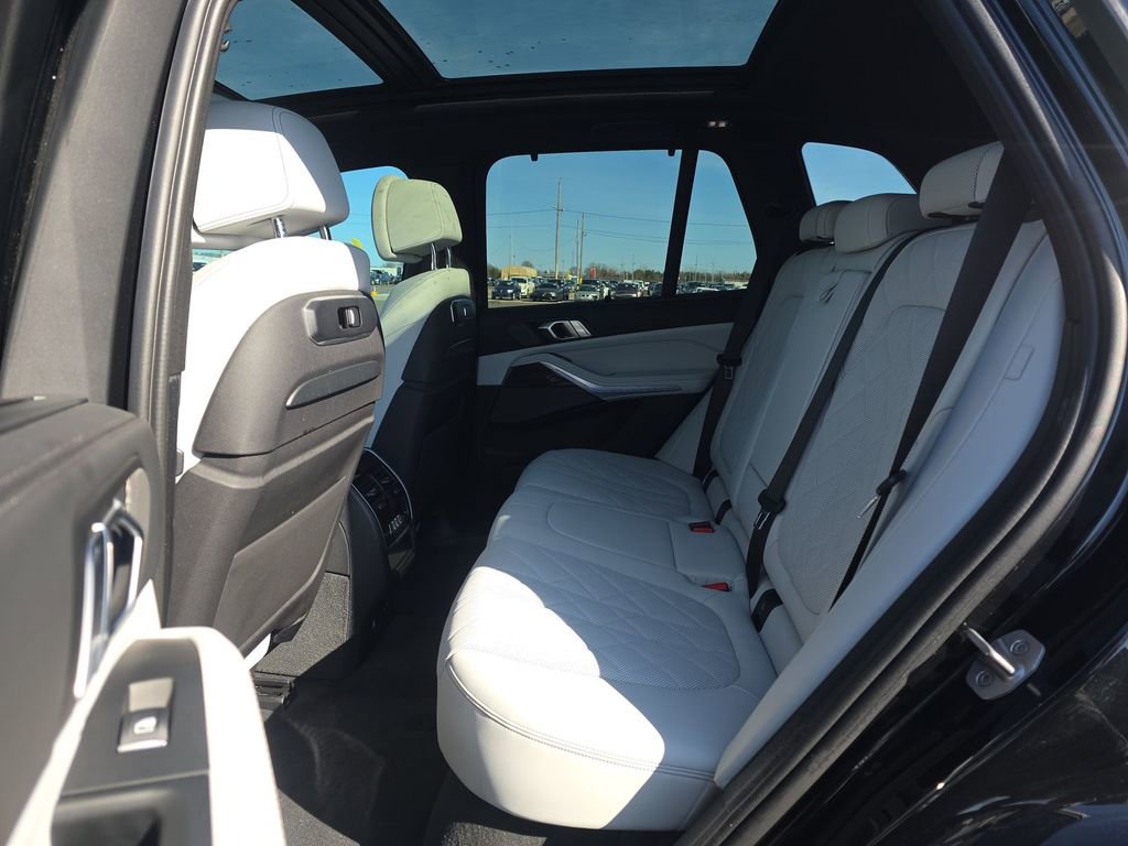 Used 2024 BMW X5 M60i image 10