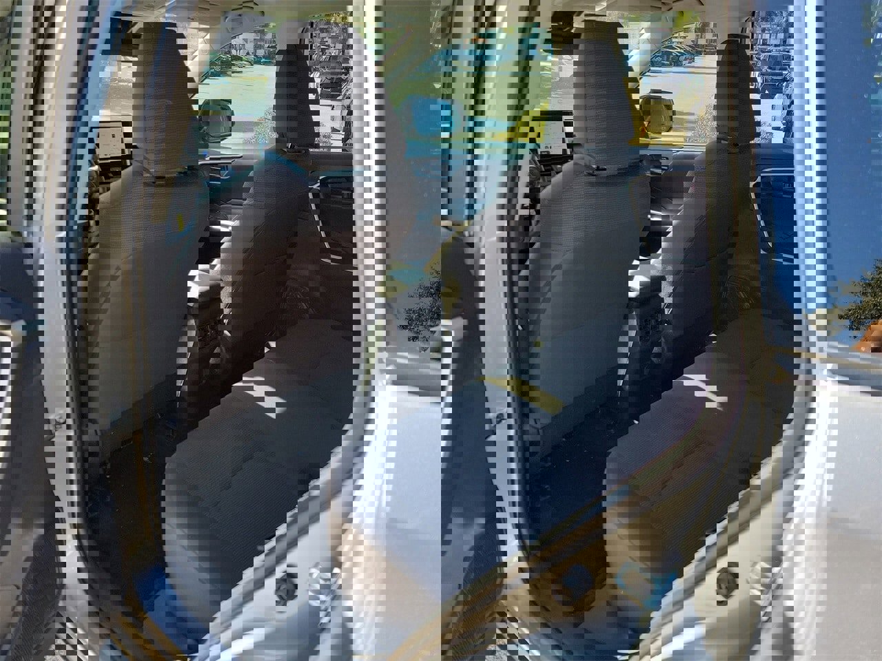 Used 2025 Toyota RAV4 LE image 9