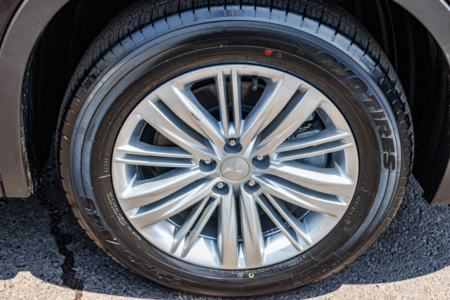 New 2025 Mitsubishi Outlander ES image 12