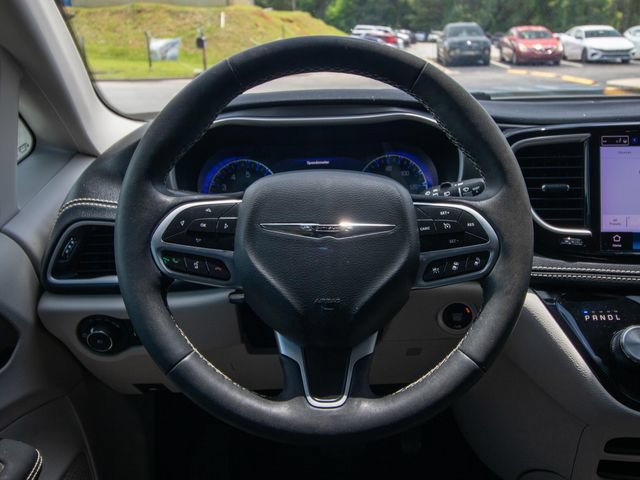 Used 2023 Chrysler Pacifica Touring-L FWD image 25