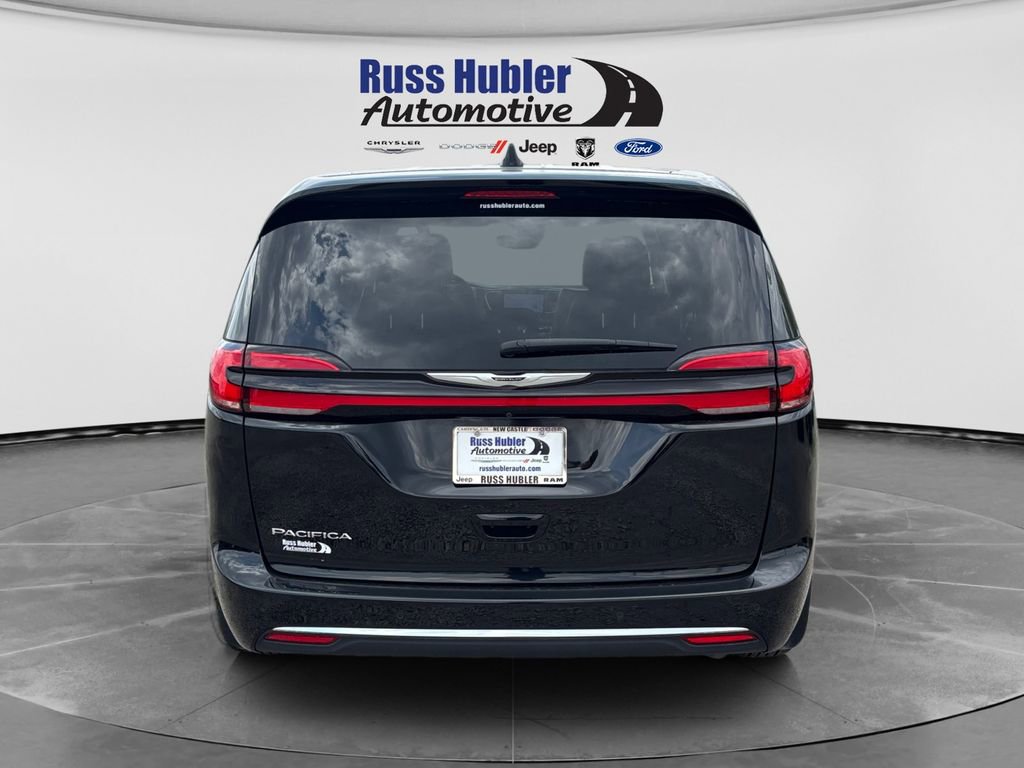 Used 2024 Chrysler Pacifica Touring-L FWD image 4