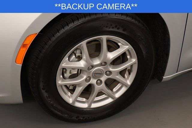 Used 2023 Chrysler Pacifica Touring-L image 8
